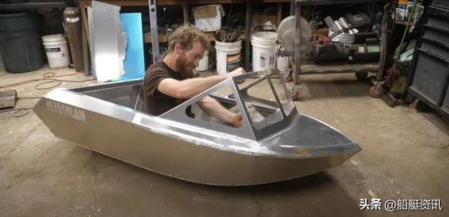 世界上最小的喷射艇，只有6英尺长