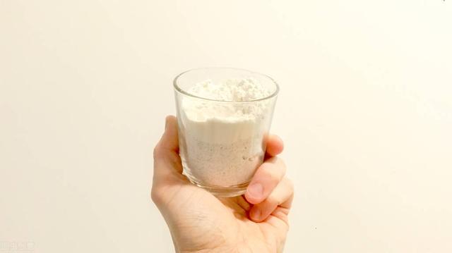白糖加上酵母粉，蚊子来多少灭多少，家里蚊子统统消失，真好用