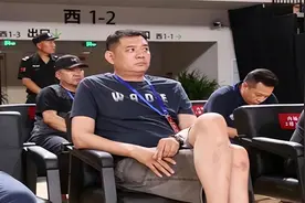 巩晓彬2儿子近况！大儿子12中8狂飙22分，小儿子15岁身高2米03图片