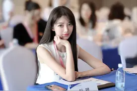 黄晓明绯闻女友叶珂：卖衣服的网红，人称深圳富婆，照片让人脸盲图片