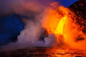 可以快速把附近海域加热到100℃，海底火山爆发时，到底多危险？图片