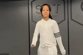 9岁甜馨大方秀韩舞！个子高挑打扮酷帅，五官变样越来越像妈妈图片