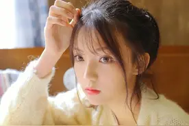 幽默笑话：某次一女生穿露脐装，被叫到办公室图片