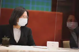 美两航母已在东亚！张友骅：台海是否和平就看蔡和麦卡锡谈话结果图片