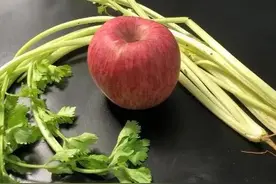 苹果搭配芹菜煲水喝，瘦30斤老公一周喝三次，胖哥变瘦小伙图片
