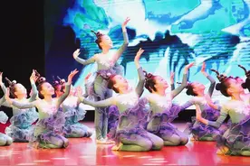 天桥文化艺术节：灯光璀璨、舞动全场，为孩子插上梦想的翅膀图片