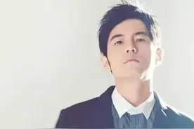 华语乐坛最阴暗的一天，蔡徐坤拿下中文金曲奖，周董全程黑脸图片