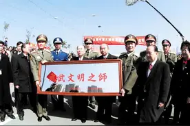 澳门回归前，一当地富商提醒“一定得有驻军”，中央回复：放心图片