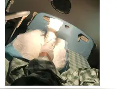 “女朋友发来照片说刚运动完，脸上都还微微红确实不假啊”哈哈哈图片