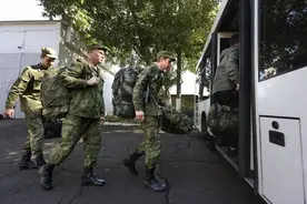 英媒：俄新兵抱怨不给发工资，与其送命不如杀回去图片