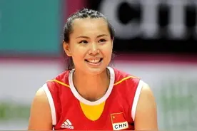 前中国女排队长曾春蕾，退役后嫁小4岁男友，如今一家三口很幸福图片