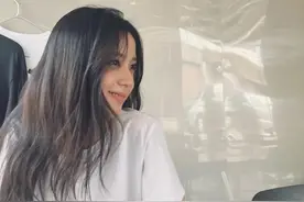 从嘴角都溢出两坨肉到门面担当，她真的瘦到整个人气质大变图片