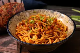 买方便面时，别只选白象，这4款免煮速食多囤点，美味又实惠图片