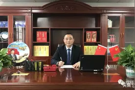 扬州“波哥”现身仪征贵福情酒业公益纳凉晚会图片
