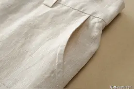 60后的女人别老穿小脚裤，亚麻裤才是佳选，不厚不薄不粘腿更舒适图片