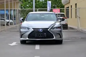 本田雅阁开了3年，换了台雷克萨斯ES，车主：开过才知道优缺点图片