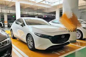 马自达不再“固执”！昂克赛拉两厢版实车现身国内，比高尔夫更帅图片