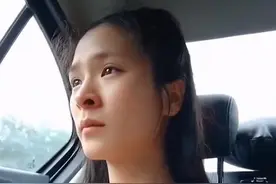 安徽一单亲妈妈带娃看病，泪眼婆娑无助样子让人心疼：当妈不易图片