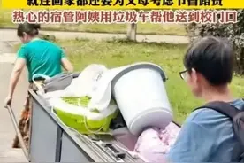 高考结束后，最后一个回家的寄宿学生，没人送考，没人接应图片