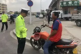 安全帽可以当摩托车头盔使用吗图片