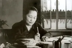 毛主席邀请宋庆龄参加开国大典，她迟迟不动身，最后提出三个条件图片