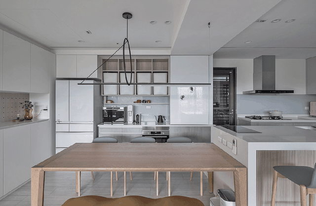 哇喔，反传统设计！屋内漂浮一座座猫屿，成为笑声满满的亲子猫宅