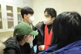 张新成录综艺与张杰掰手腕致手臂骨折，节目组致歉图片