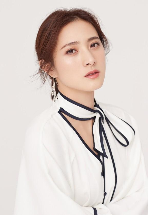 隋俊波:戏红人不红,和靳东分手嫁给导演,有能力后给全家买房