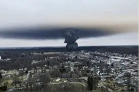 美国俄亥俄毒气泄漏，毒性是砒霜的900倍，鸡鸭鱼和狐狸被毒死图片