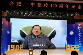 101岁杨振宁讲座照：瘫坐沙发上身形佝偻，结婚19年与翁帆分房睡图片