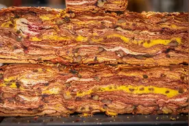 “要一斤切四斤”事件后续，被坑的男子是城管，已经找商贩两天了图片