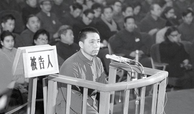 1976年，王洪文秘书突然发现不对劲，火速申请调离：这人要完蛋了