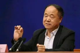 诺贝尔文学奖获得者莫言，在北大开讲座，被学生提问图片