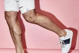 为什么有的男性腿毛浓密，有的却干干净净？腿毛少与肾虚有关吗？图片