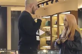 "上海街头疯狂挑战：两老外游戏亲吻百名陌生女子"图片