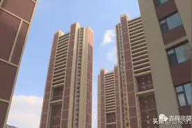 电梯“罢工”五个月，居民出行走长廊图片
