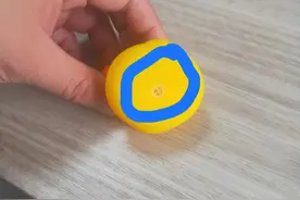 浴盆里的玩具小黄鸭却害了孩子一生图片