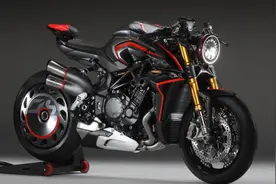 奥古斯塔公升级复古，四缸水冷引擎，极速300，堪称复古猛兽图片