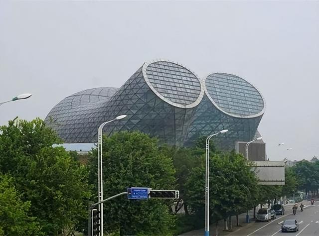 中国台湾一儿童乐园被评“像墓地”，家长吐槽：丑到我汗毛倒立