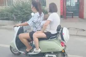 陇南这些人骑电动车带娃，还不佩戴安全头盔，注意了！图片