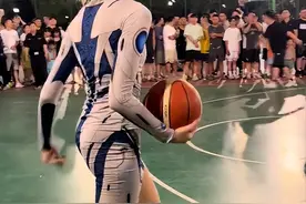 光脚美女打球后续，穿紧身连衣裙迷倒众直男：愿为中俄交好和亲图片