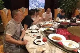 敬酒词怎么说才得体？学会这3句敬酒词，领导也对你另眼相看图片