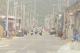 弯道超车、压弯碰拳……车手跑山炫技很拉风？莫用生命追流量！图片
