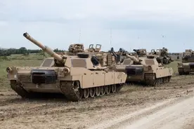 美国一个装甲师配置348辆坦克，俄罗斯是320辆，那中国多少？图片