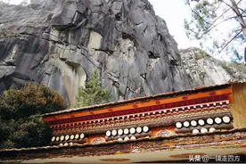 西藏林芝卡定沟奇峰林立，落差200多米的“天佛瀑布”由天而降图片