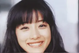 最容易让男人“一见钟情”的女人，往往拥有这个特征图片