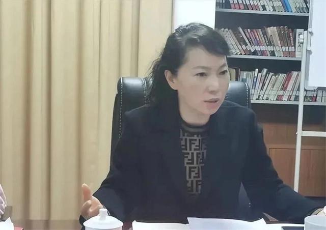 16岁从警入职43年，上班穿4000元短袖，警号030008狠角色终于落网