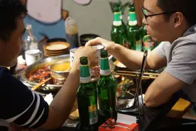立夏后，喝啤酒还是喝白酒？牢记2不喝2喝，清爽解暑，舒服过夏图片
