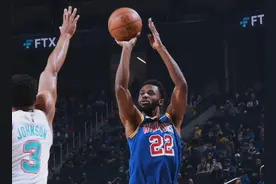 75秒连中三记三分！维金斯开心咧嘴大笑，狂飙8三分刷新个人新高图片