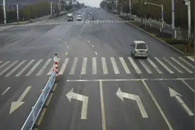 在“左转虚线”待转被扣6分？交警：这不是待转区！不清楚别上路图片